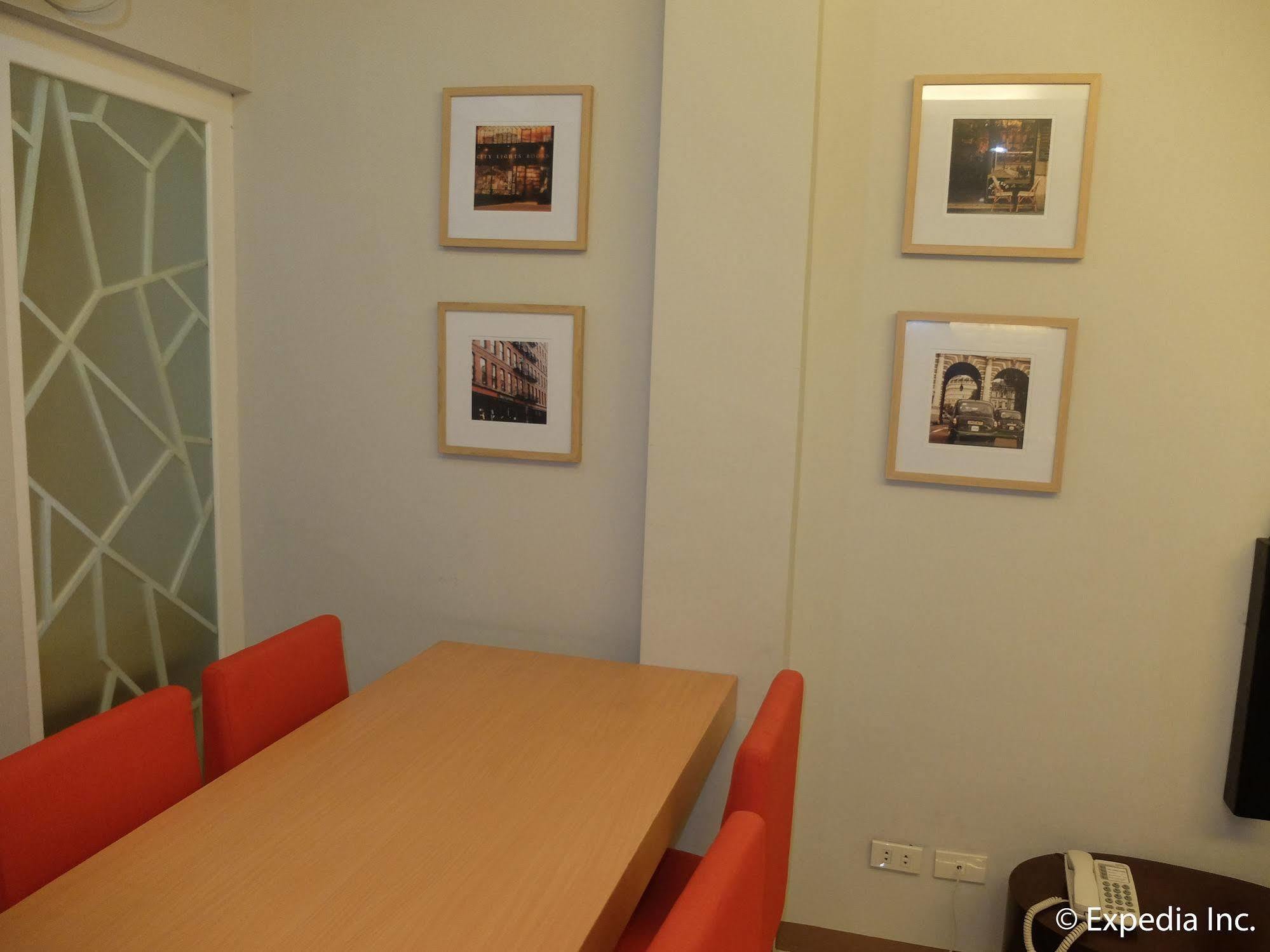 KLM Condotel Angeles Esterno foto
